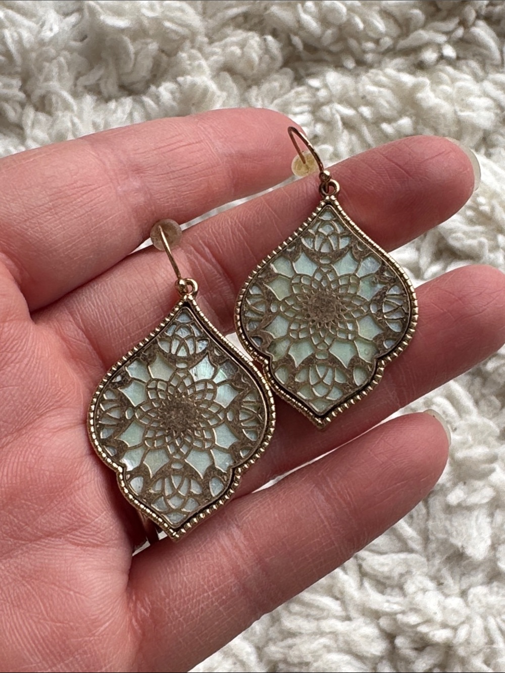 Gold‎ Tone Filagree Earrings